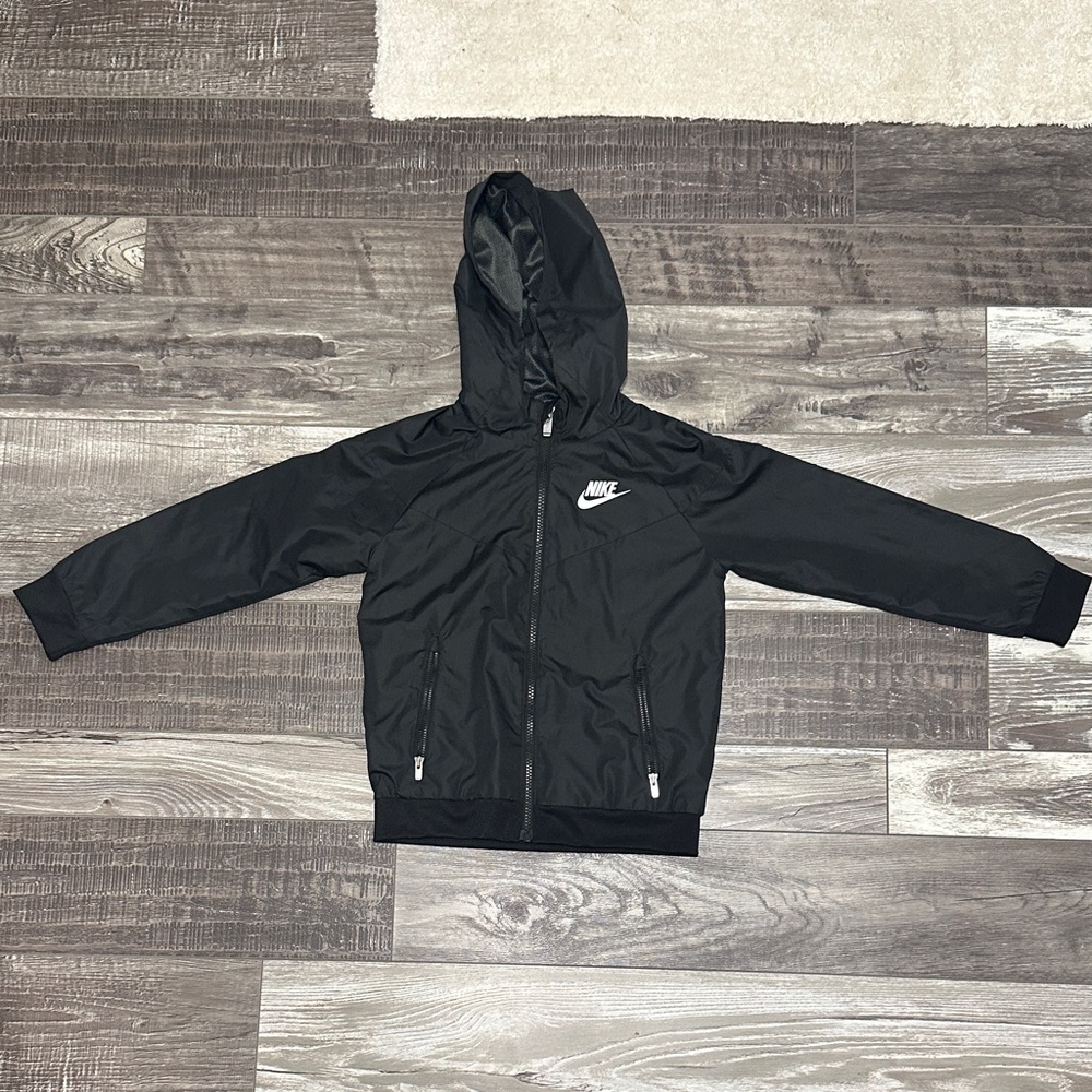 Nike Windrunner Jacket (6-7 year old)